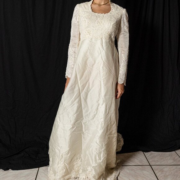 Vintage Unbranded Long Sleeve Ivory Wedding Dress - Picture 13 of 13